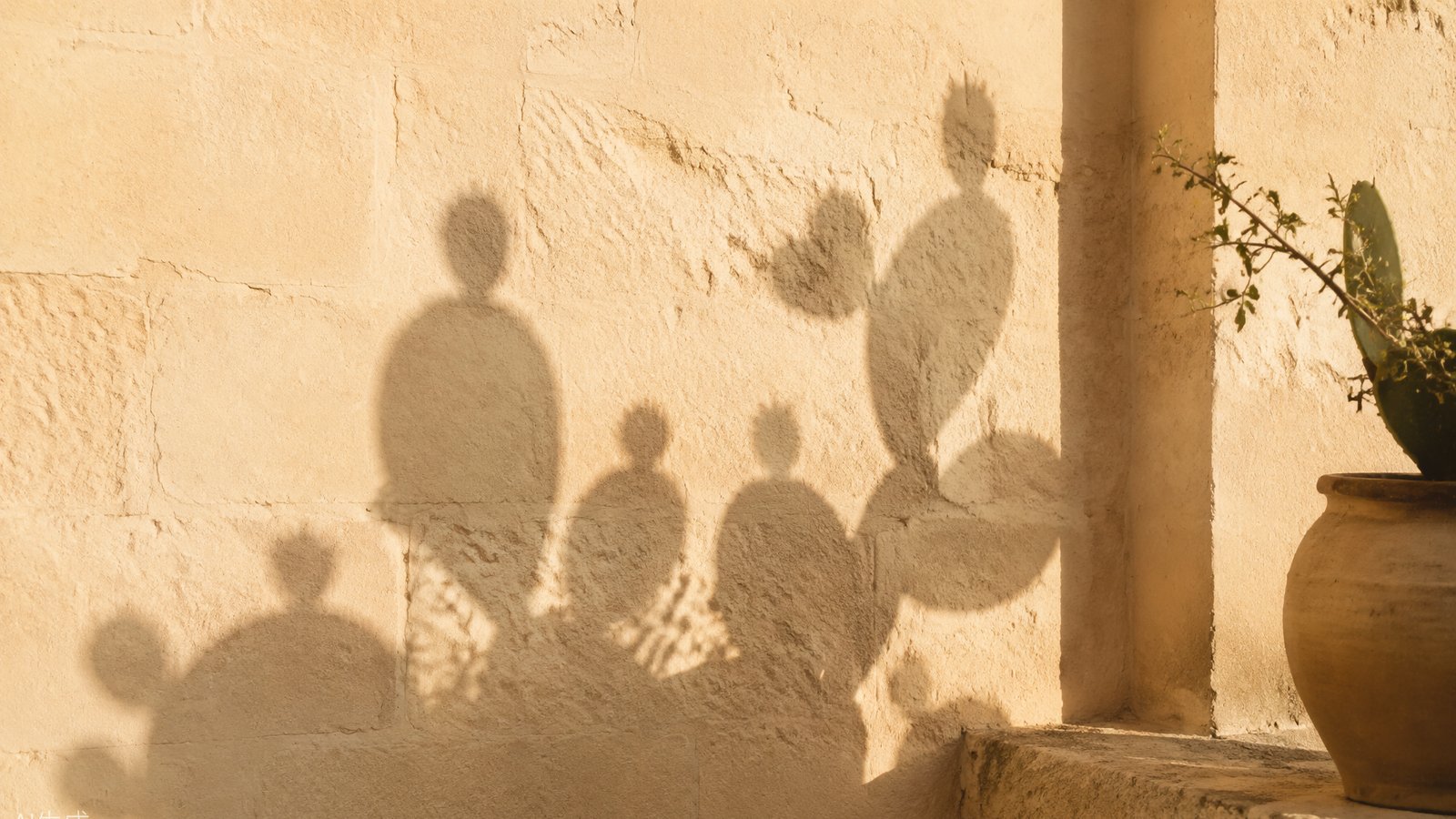 Ombre végétale dorée